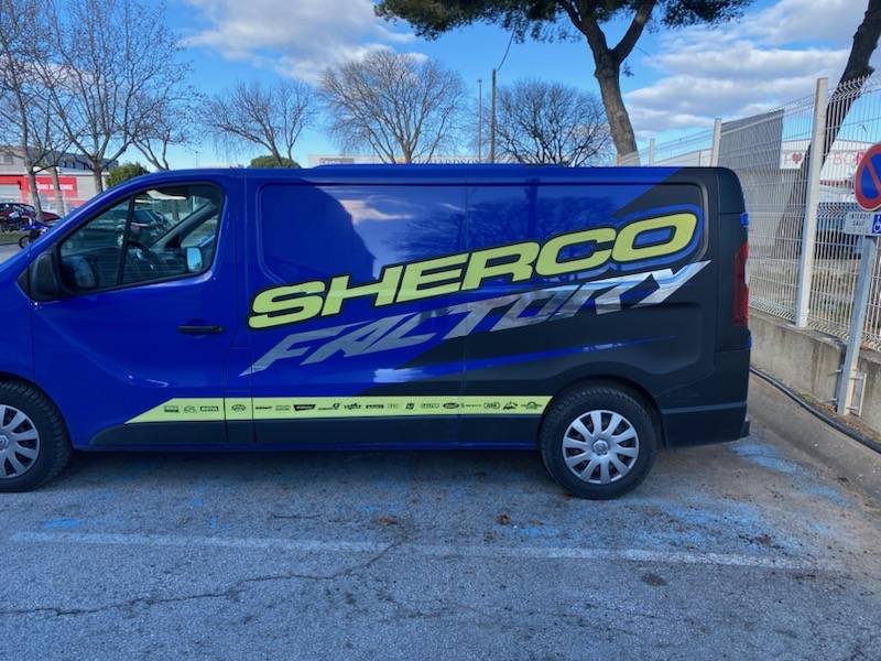 Marquage de véhicules pour une entreprise de moto à Nîmes